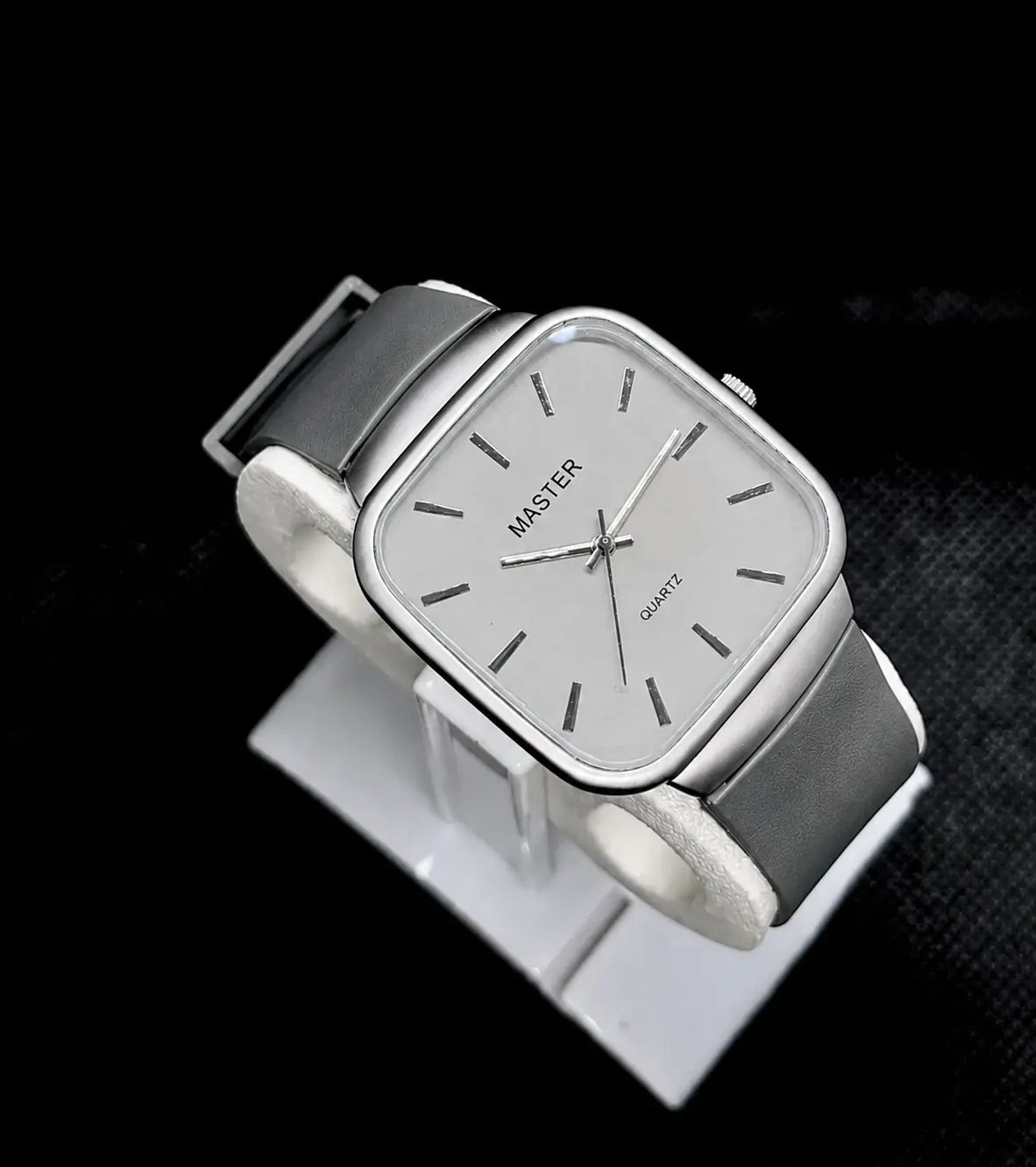 Master Quartz Silicon Strap Watch – Casual & Formal Wear