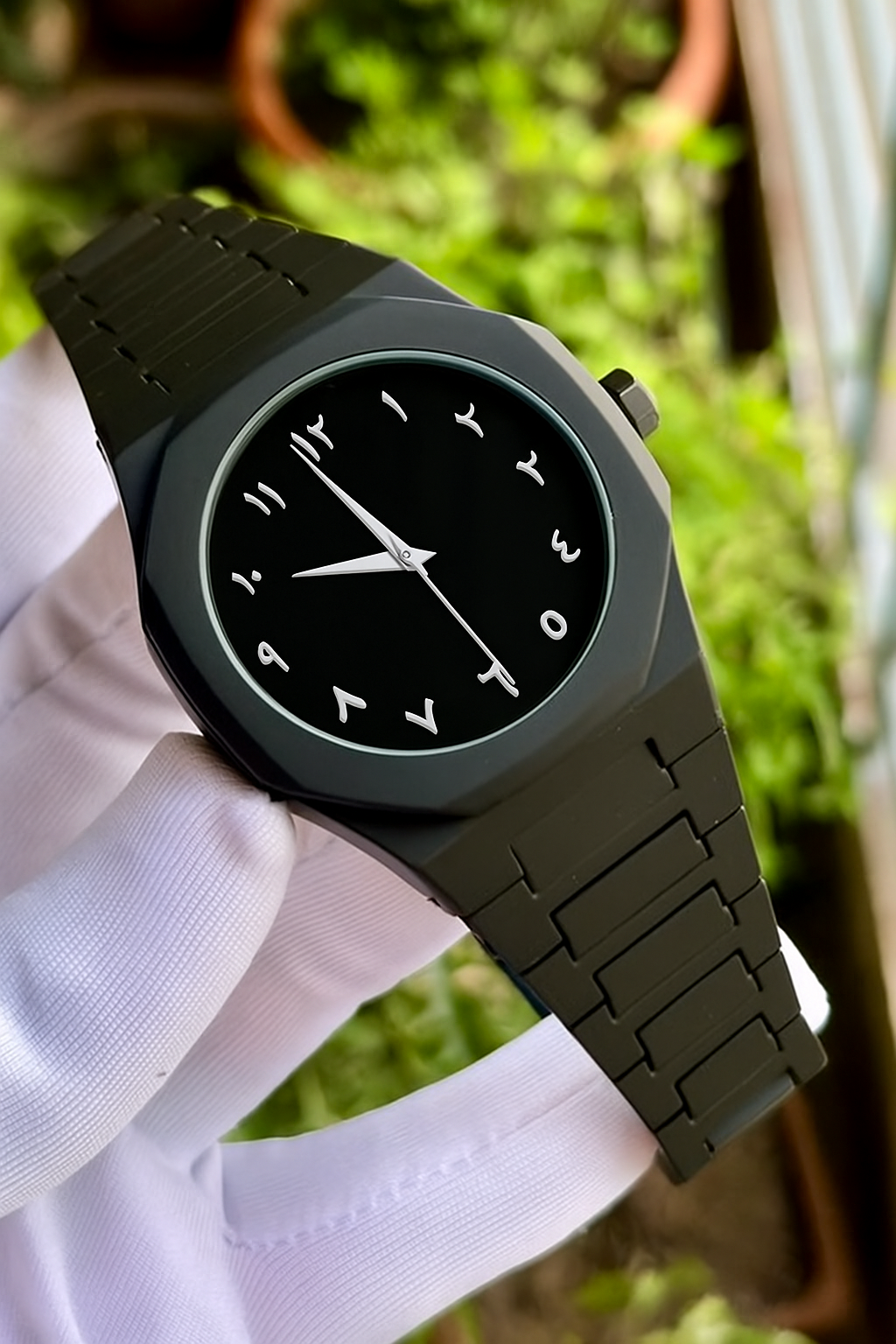 Arabic Aura Black Watch – Modern & Stylish
