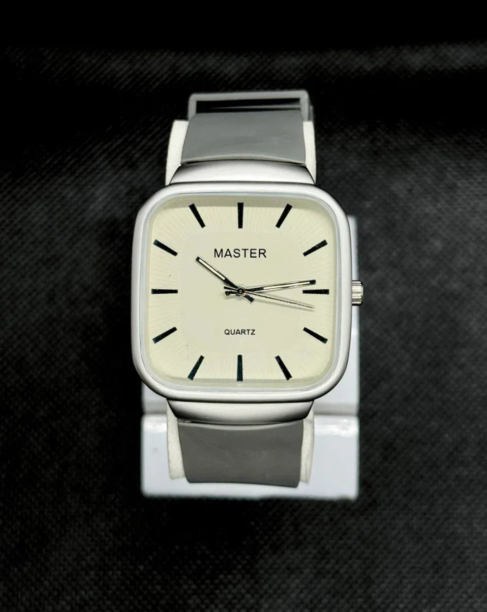 Master Quartz Silicon Strap Watch – Casual & Formal Wear